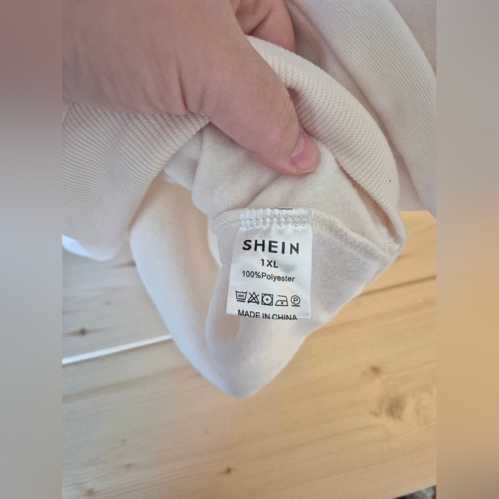 Shein Women's Beige Teacher Sweatshirt with Heart Design Size 1X - Picture 4 of 4